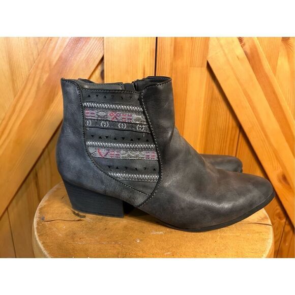 Maurices Greta 30719 Ankle Booties Womens Size 12M Gray Side Zip Almond Toe - Picture 1 of 7
